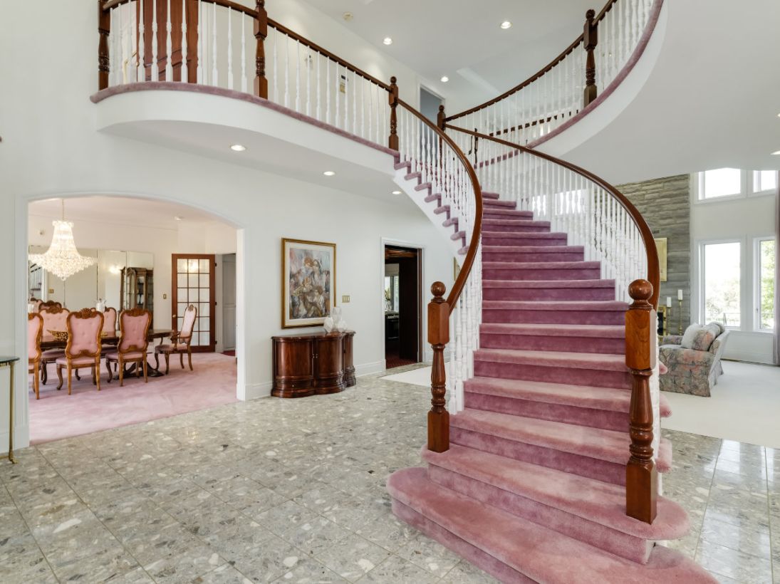 1071 River Road | Manotick | Staircase
